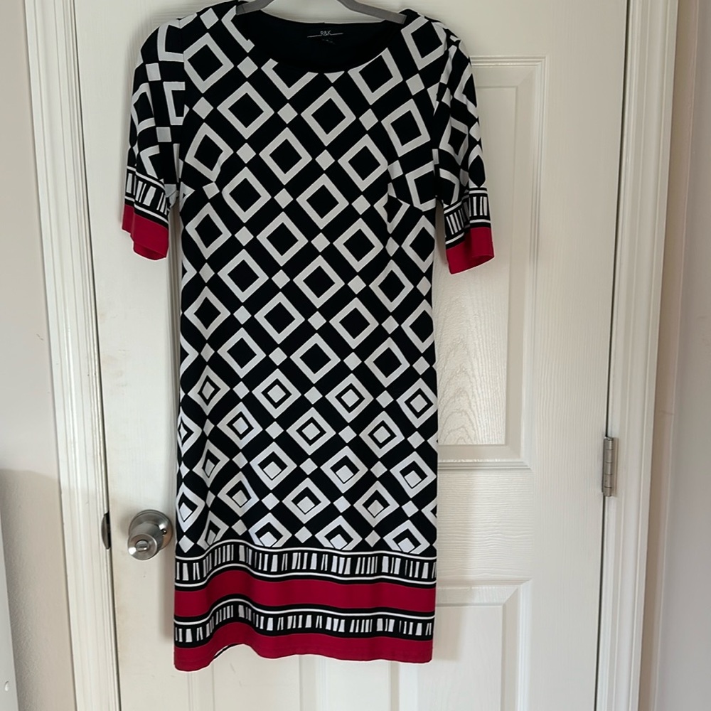Black, white and red short sleeve dress